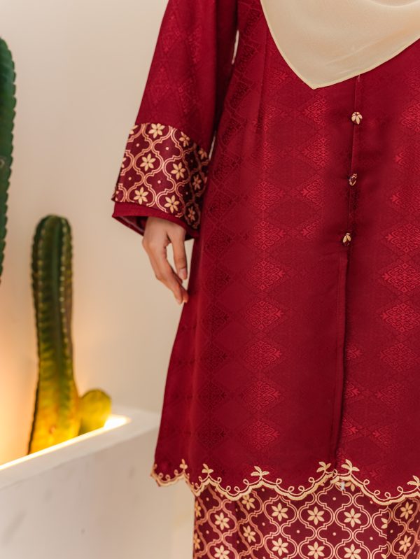 Kurung Sulaman Cinta (BURGUNDY) - Image 4