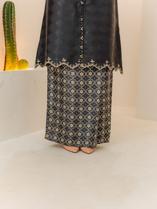 Kurung Sulaman Cinta (BLACK) - Image 3